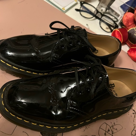Doc martens shoes, worn only a few times. The shies are not damage at all - Picture 1 of 6